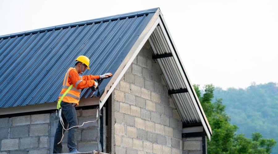 Professional gutter cleaning in El Prado, NM